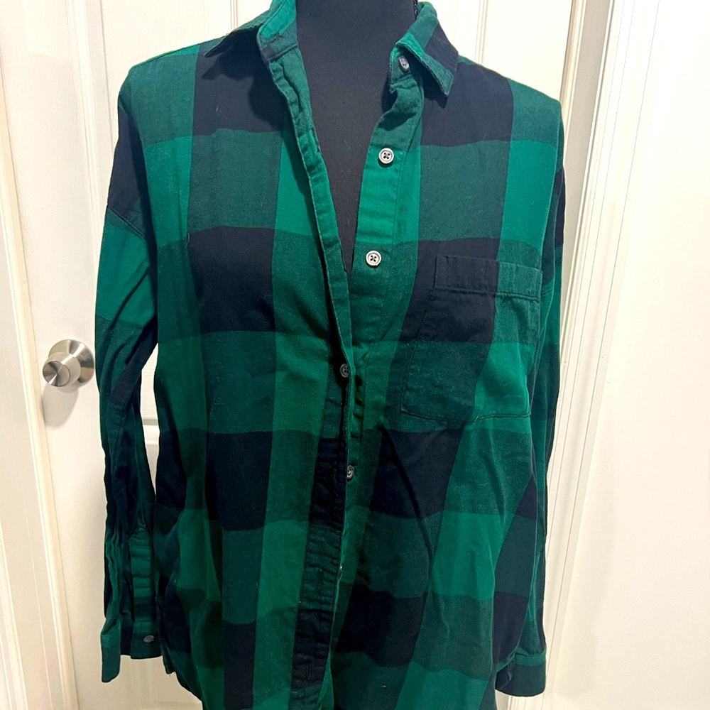 Old Navy Green and Black Plaid Button Down Shirt